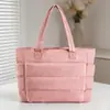 El nuevo bolso de mano grande para mujer de Amazon es un bolso tote acolchado de alta gama y ligero para yoga, fitness y viajes.