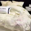 2026 Nuevo Estilo Juego de Cuatro Piezas Bordado de Algodón de Fibra Larga de Doble Capa Luz de la Mañana