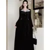 Vestido francés otoño estilo Hepburn temperamento suave elegante terciopelo vestido largo poliéster corte ajustado fábrica original teñido anudado