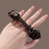 Goma para el pelo plisada de plata de lujo vintage con diseño intrincado, estilo nuevo, tacto lujoso, duradera para coletas, versátil para el uso diario