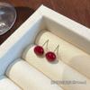 Pendientes de perlas redondas rojas de Ankora con aguja plateada, nuevos pendientes de viajero frecuente para mujer, colección de pendientes de Año Nuevo.