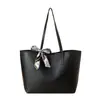 Bolsa tote feminina 2024 moda bolsa de mão simples lenço bolsa de ombro decorativa bolsa de axila uma geração de cabelo