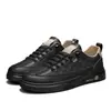 Zapatillas Casuales para Viajes al Aire Libre Moda Tendencia Versátil Panel de Cuero Zapatos de Verano Nuevos Casuales de Cuero Directo del Fabricante