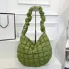 Estilo coreano Novo Ombro Crossbody Bolsa Feminina Bolsa de Bolinho de Massa Elegante Grande Capacidade para Baixo Roupas Acolchoadas de Algodão Axilas Bolsa Nuvem Plissada Bolsa