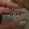 Anillo de Flor Hueca de Circonita Estilo Vintage con un Diseño Único, Exquisito Anillo para Dedo Índice, Anillo Versátil y Retro para Mujer