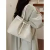 Bolso tote tejido súper popular para mujer, nuevo bolso de moda 2026 para llevar bajo el brazo para el trabajo, bolso de hombro versátil de gran capacidad para el verano