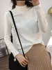 Camiseta feminina de algodão puro estilo coreano, gola alta discreta, mangas longas e peso médio, top cinza versátil e moderno, adequado como camada base para primavera e outono