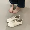 Zapatos Planos de Cordones con Punta Redonda y Hendidura Estilo Pezuña de Cerdo Diseño de Nicho Moda Minimalista Versátil para Mujer Primavera 2026
