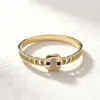 Oferta Especial Suministro Directo Nuevo Estilo Moda Europea y Americana Transfronteriza Pulsera de Acero de Titanio para Mujer Joyería de Alta Calidad que No Pierde el Color Adornos de Nácar Blanco