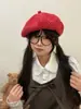 Boina Roja de Lunares Estilo Dongdaemun para Mujer, Sombrero Cálido de Otoño e Invierno, Edición de Año Nuevo, Ilumina el Cutis, Hace que el Rostro Parezca Más Pequeño, Sombrero de Artista Versátil