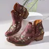 Botas curtas retrô de salto grosso sem cadarço para mulheres, novo modelo 2026, bico quadrado, bordado com rebites, comércio exterior, tornozeleiras de tamanho grande, em estoque para atacado