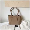 Bolso grande retro simple transfronterizo para mujer, nuevo bolso de mano casual de moda, gran capacidad, versátil para ir al trabajo, bolso de hombro para debajo del brazo