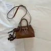 Bolso de mano tejido de estilo coreano de alta moda para mujer, otoño temprano 2026, bolso tote pequeño, bolso de hombro tipo cubo elegante y simple
