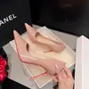 Elegantes Sapatos de Salto Alto Bico Fino em Couro Envernizado para Mulheres, Novo Estilo Verão 2026, Salto Fino, Sola Vermelha, Adequado para o Trabalho, Alongam as Pernas, Versátil