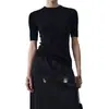 Top de punto negro, cuello redondo, manga de tres cuartos, elástico, corte ajustado, adelgazante, simple, versátil y adecuado para el trabajo o el uso diario.