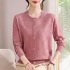 Blusa de manga longa outono para mães 2026 novo modelo, amiga da pele e macia, suéter de tricô versátil para mulheres de meia-idade