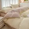 Venta al por mayor de fábrica Juego de cuatro piezas de algodón lavado de color liso Funda de edredón cepillada simple Estilo Ins Sábana de cama Juego de ropa de cama de tres piezas 3