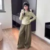 Conjunto Casual de Otoño para Niñas 2026 Nuevo Estilo Coreano Chic Cárdigan con Letras para Niños Top Pantalones de Pierna Ancha Conjunto de Dos Piezas