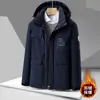 Chaqueta de algodón de calidad real engrosada con felpa para hombre 2026 nueva chaqueta de trabajo de longitud media multibolsillos a prueba de viento