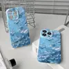 Uma capa de celular de borboleta de cristal azul, delicada e translúcida, adequada para todos os modelos da Apple, oferecendo uma sensação ultrafina, como se estivesse sem capa, e cobertura total.