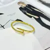 Stock Listo del Fabricante Pulseras de Uñas de Acero Inoxidable de Moda Europeas, Americanas, Japonesas y Coreanas, Pulseras Abiertas de Acero de Titanio de Lujo Ligero que No se Desvanecen