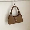 Las populares carteras pequeñas de este año para mujer 2026 nueva moda versátil bandolera súper caliente de un solo hombro para debajo del brazo tipo baguette