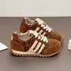 Tênis Feminino Forrest Gump, novo estilo coreano outono/inverno 2026, moderno, versátil, com sola grossa, que aumenta a altura, tênis de treino casual alemão