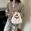 Bolsa pequena fofa mais vendida para outono e inverno para mulheres, nova bolsa transversal versátil da moda 2026, bolsa de pelúcia super popular