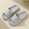 Pisar Mierda Sensación Dibujo Animado Chanclas de Verano para Uso Exterior Suela Suave Alta Apariencia Uso en Casa Pareja de Ositos Lindos Chanclas de EVA Precio de Mayoreo