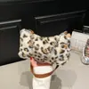 Bolso Relleno Otoño e Invierno Textura Peluda Bolso Cruzado para Mujer 2025 Moda Tendencia Estilo Coreano Bolso Versátil Bolso de Cadena para la Axila para Mujer
