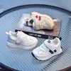 Atacado Outono Sapatos para Bebê Criança Pequena Nova Superfície de Couro Sapatos Argan Meninas Sapatos Brancos Meninos Crianças Pequenas Sapatos Esportivos Sola Macia