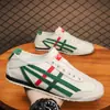 Zapatos de Hombre Primavera 2026 Nuevo Estilo Verano Versátiles Retro de Suela Plana de Moda Zapatos de Celebridad de Internet Más Vendidos Zapatos Deportivos Casuales para Hombre
