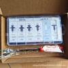 Hebilla de coche en caja de 100 piezas, hebilla de parachoques con clip de nailon para traje combinado de 100 piezas