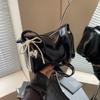 Bolso Pequeño Plateado para Mujer, Moda Verano 2026 Estilo Nuevo, Bolso de Hombro Versátil y Elegante, Adecuado para Viajar al Trabajo, Bolso Cruzado Tipo Almohada
