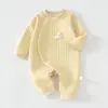 Macacão quente de algodão puro para bebê, coleção de outono, macacão quente acolchoado de três camadas A-grade sem costura, macacão de bebê