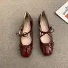 Zapatos bajos Mary Jane plateados de tacón grueso estilo francés para mujer, nuevo estilo de noche primavera-verano 2026, adecuados para combinar con faldas y uniformes JK