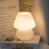 Lámpara de mesa de cristal Lámpara de noche para dormitorio Lámpara de noche para B&B Decoración simple para sala de estudio Lámpara LED Luz nocturna Moderna Minimalista