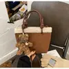 Otoño Invierno Popular Bolso Cubo de Mano de Lana de Cordero para Mujer 2026 Nuevo Versátil de Moda Bolso de Hombro Bolso Cruzado para Viajes