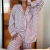 Nuevo conjunto de dos piezas de punto satinado Ozon para otoño e invierno, con bloques de color y rayas, manga larga y pantalón largo, estilo europeo y americano, ropa para el hogar 2026