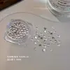 Pacote Misto de Strass Zircônia para Nail Art com Fundo Plano, Strass Super Brilhantes em Formato de Diamante Marquise Brancos e de Formato Irregular, Pequenos Strass para Decorações de Unhas