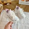 Zapatos de papá para niñas, nuevo modelo 2026 con lazo de perlas, pedrería brillante, suela gruesa y suave, transpirables, cierre de velcro, antideslizantes, versátiles y modernos