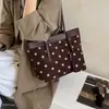 Bolso de lunares, bolso casual moderno y a la moda para mujer, bolso de hombro de gran capacidad para el trabajo, nuevo bolso tote de gamuza 2026, estilo retro