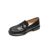 Mocassins de Couro de Cabra Texturizado Agarrado à Mão com Fivela Redonda Pequena Dourada Coleção Primavera 2024 Salto Baixo Bico Redondo Sapatilhas de Couro Genuíno de Boca Profunda para Mulheres