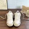 Zapatillas de entrenamiento alemanas de suela gruesa para mujer, nuevo modelo de verano 2026, estilo Hong Kong, zapatillas casuales blancas versátiles de nicho, zapatillas deportivas transpirables