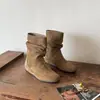 Primeiro Encontro Botas Empilhadas Enrugadas Estilo Ji Retrô Femininas Lançamentos Outono 2026 Merade Estilo Western Emagrecedoras Versáteis Botas Curtas