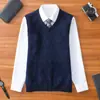 Colete de lã com decote V, suéter fino de malha, novo estilo outono e inverno, top casual masculino sem mangas de cor sólida