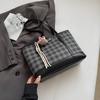 2025 Verano Nuevo Nicho Moda Simple Casual Bolso de Axila Estilo Coreano Moderno Bolso Tote Bolso de Hombro de Moda para Mujer