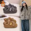Zapatos de Algodón de Moda Retro para Niñas 2026 Otoño Nuevo Estilo Coreano Velcro Versátil Suela Gruesa Forro de Felpa Cálidos Zapatos de Algodón Modernos