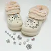 Zuecos forrados de algodón con accesorios decorativos, dijes para zapatos de planeta KT de diamante rosa, alta gama para DIY, ligeros y lujosos adornos de diamante en forma de corazón, y bonitas flores para zapatos para niñas