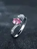 Anel de zircônia rosa em formato de pera, estilo europeu e americano, best-seller transfronteiriço, joia de luxo leve com design assimétrico de folha floral vazada